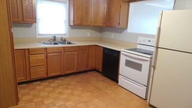 204 Sunset Dr in Elon, NC - Building Photo - Building Photo