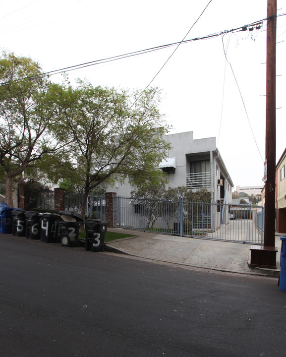 4201 Cumberland Ave in Los Angeles, CA - Foto de edificio