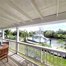 700 SW Salerno Rd in Stuart, FL - Foto de edificio - Building Photo