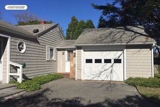 23 Maidstone Ave in East Hampton, NY - Building Photo - Building Photo