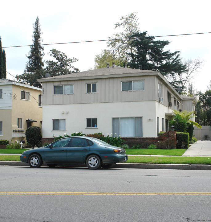 12254 Magnolia Blvd in North Hollywood, CA - Foto de edificio