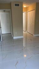 6284 NW 186th St in Hialeah, FL - Building Photo - Building Photo