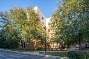 Summit Lofts in Creve Coeur, MO - Foto de edificio - Building Photo