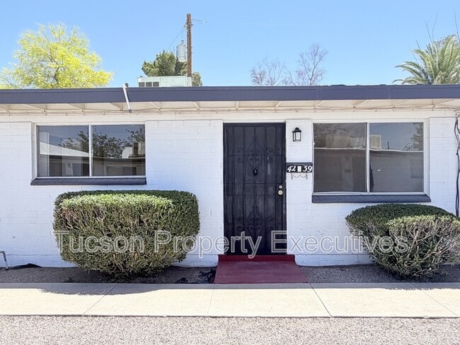 property at 4239 E Lee St