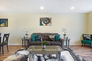 303 Danbury Dr in Naperville, IL - Building Photo