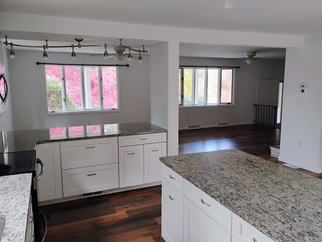 110 W Fairview St in Mohnton, PA - Building Photo - Building Photo