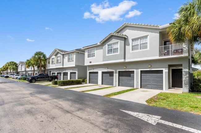 3043 Grandiflora Dr in Greenacres, FL - Building Photo - Building Photo