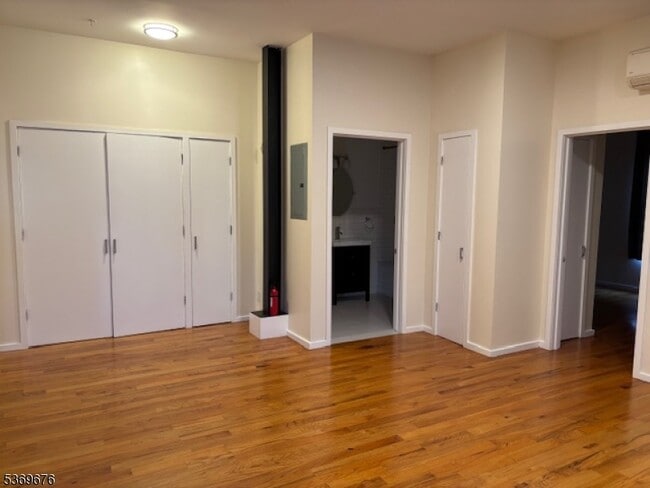 1086 S Orange Ave in Newark, NJ - Building Photo - Building Photo