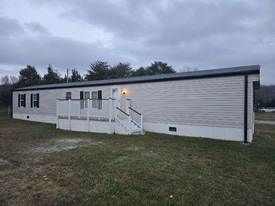 27 Woodview Dr in Monticello, KY - Building Photo