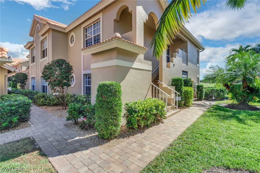 28044 Cavendish Ct in Bonita Springs, FL - Foto de edificio