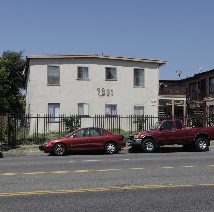 7301 Vineland Ave in Sun Valley, CA - Building Photo