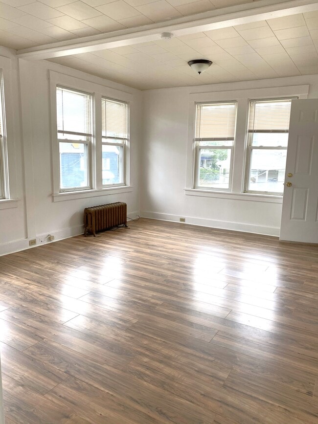 304 Elizabeth Ave, Unit 4 in Pittsburgh, PA - Building Photo - Building Photo