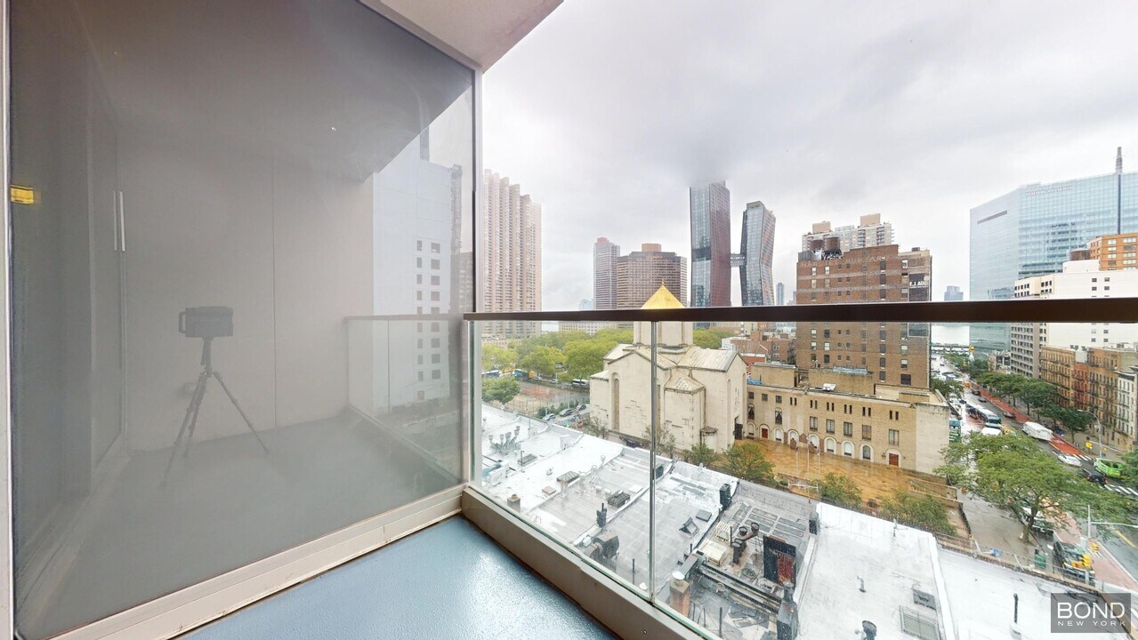 237 E 34th St in New York, NY - Building Photo