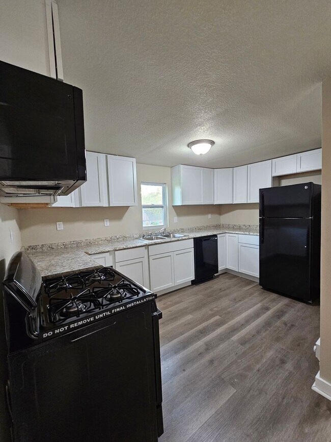 806 N Roche St in Knoxville, IA - Building Photo - Building Photo