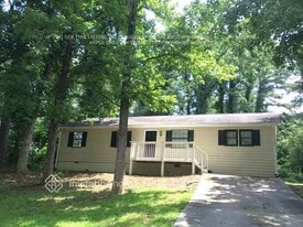 812 Brighton Dr NW in Lawrenceville, GA - Building Photo