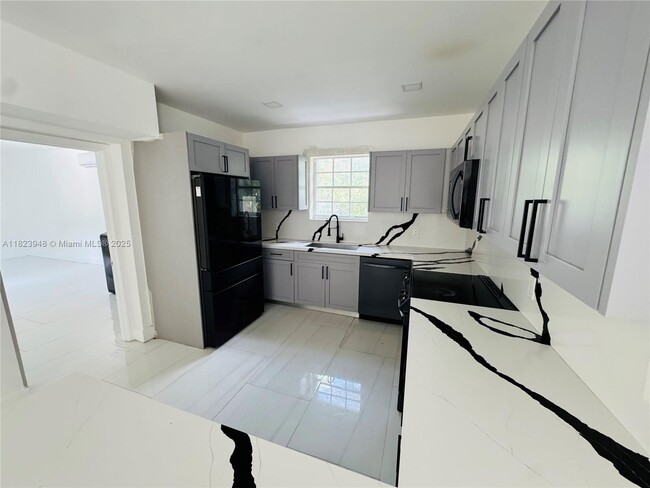 property at 516 Lavilla Dr