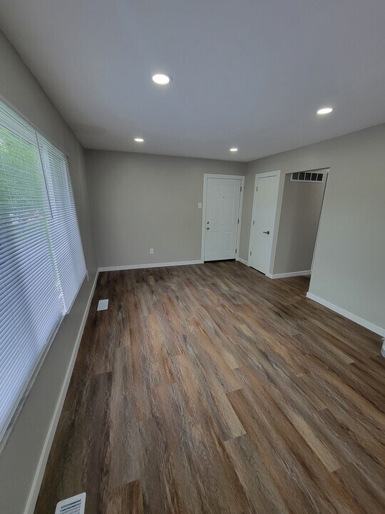 10050 Willdan Dr, Unit Apt. A in St. Louis, MO - Building Photo