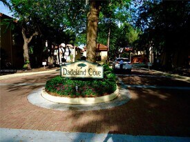 10152 SW 77th Ct in Miami, FL - Building Photo