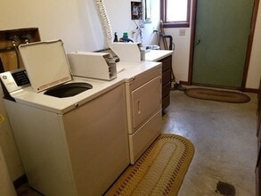 103 S Spring St, Unit Apt 3 in Franklin Grove, IL - Building Photo - Building Photo