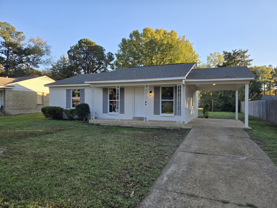 543 Harris St in Collierville, TN - Building Photo