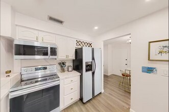 4502 Parrot Ave in Naples, FL - Foto de edificio - Building Photo