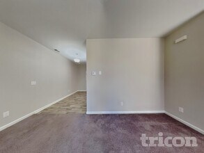 2900 Dallas Ct in Winston-Salem, NC - Foto de edificio - Building Photo