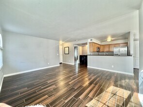 9325 W Desert Inn Rd in Las Vegas, NV - Building Photo - Building Photo