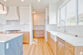 1338 S 450 E in Payson, UT - Foto de edificio - Building Photo