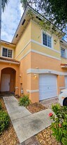 5032 SE Mariner Garden Cir in Stuart, FL - Building Photo