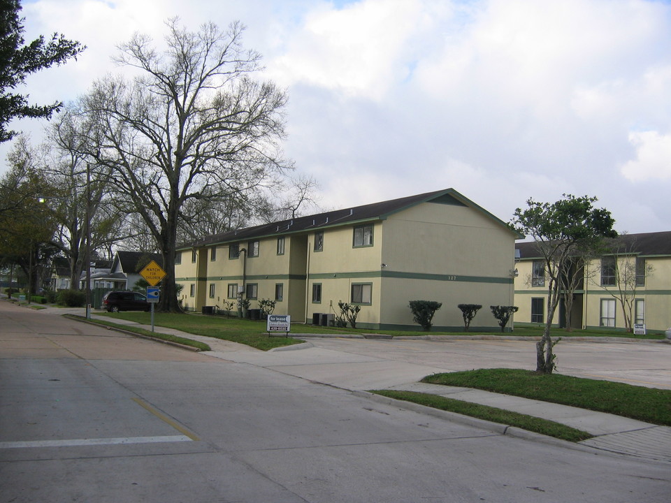 127 East Street in Lake Charles, LA - Building Photo