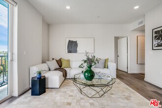 1101 S Bedford St in Los Angeles, CA - Building Photo - Building Photo