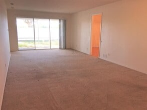 348 Fareham Dr in Venice, FL - Building Photo - Building Photo