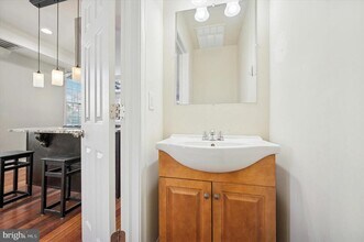 389 Conarroe St in Philadelphia, PA - Foto de edificio - Building Photo