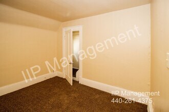 2142 W 105th St in Cleveland, OH - Foto de edificio - Building Photo