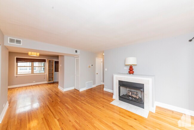 property at 7527 N Damen Ave