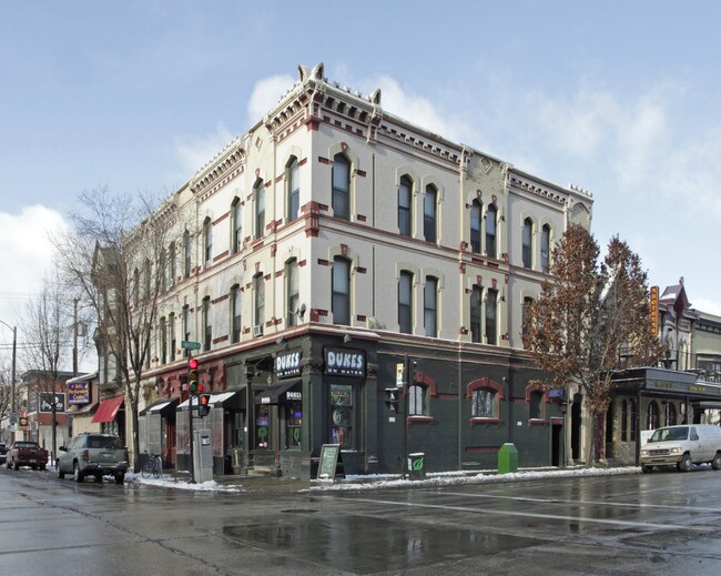 1207-1243 N Water St