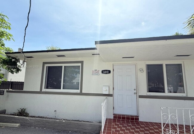 600 NW 23rd Pl