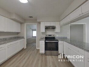 11603 Breezy Knoll Dr in Houston, TX - Building Photo - Building Photo