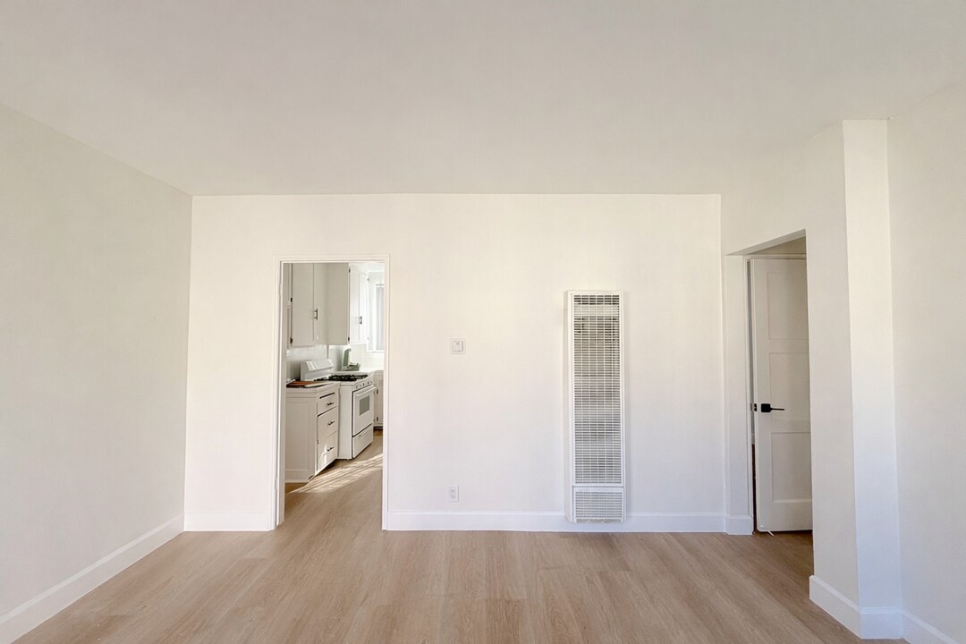 3604 W 63rd St in Los Angeles, CA - Building Photo