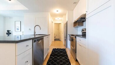 358 W 48th St, Unit 7E in New York, NY - Foto de edificio - Building Photo