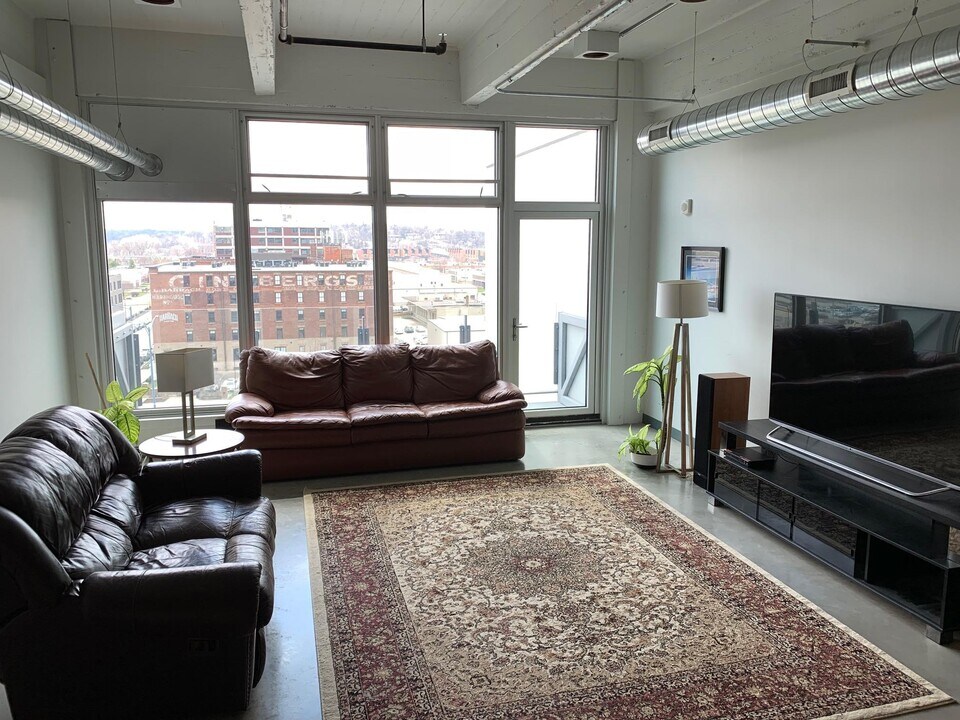 120 SW 5th St, Unit Whiteline Lofts Unit 607 in Des Moines, IA - Building Photo