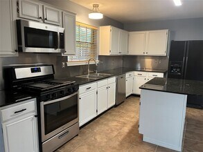 11302 Meadowchase Dr in Houston, TX - Building Photo - Building Photo