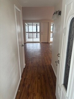 379 Roberts Ave in Moorpark, CA - Foto de edificio - Building Photo