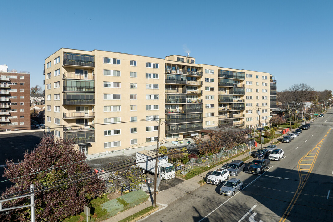 2185 Lemoine Ave in Fort Lee, NJ - Foto de edificio