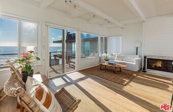 42510 Pacific Coast Hwy in Malibu, CA - Building Photo - Building Photo