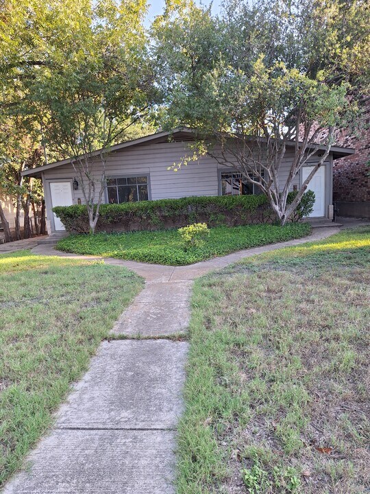 504 Thelma Dr, Unit 504 in San Antonio, TX - Building Photo