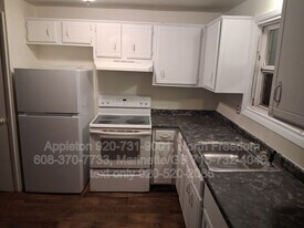 562 Spinnaker Ln in Green Bay, WI - Building Photo