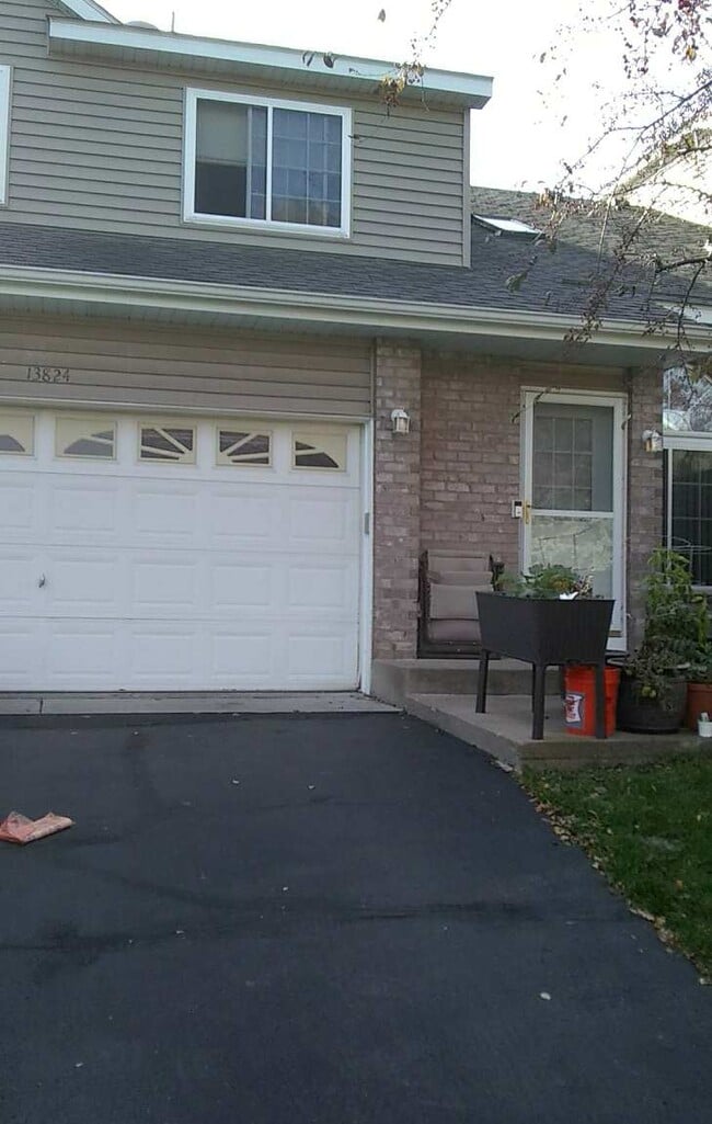 13824 Granada Way in Apple Valley, MN - Building Photo - Building Photo