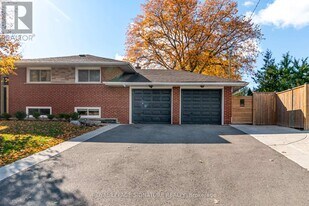 71 Daleside Crescent in Toronto, ON - Building Photo