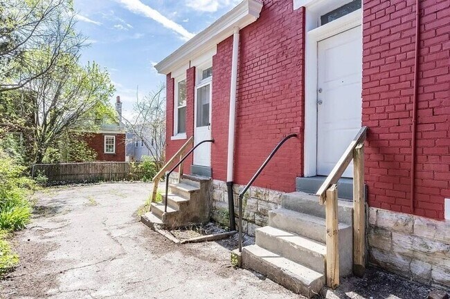 235 Emming St-Unit -2 in Cincinnati, OH - Building Photo - Building Photo